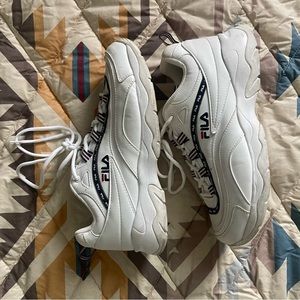 Women’s chunky FILA shoes